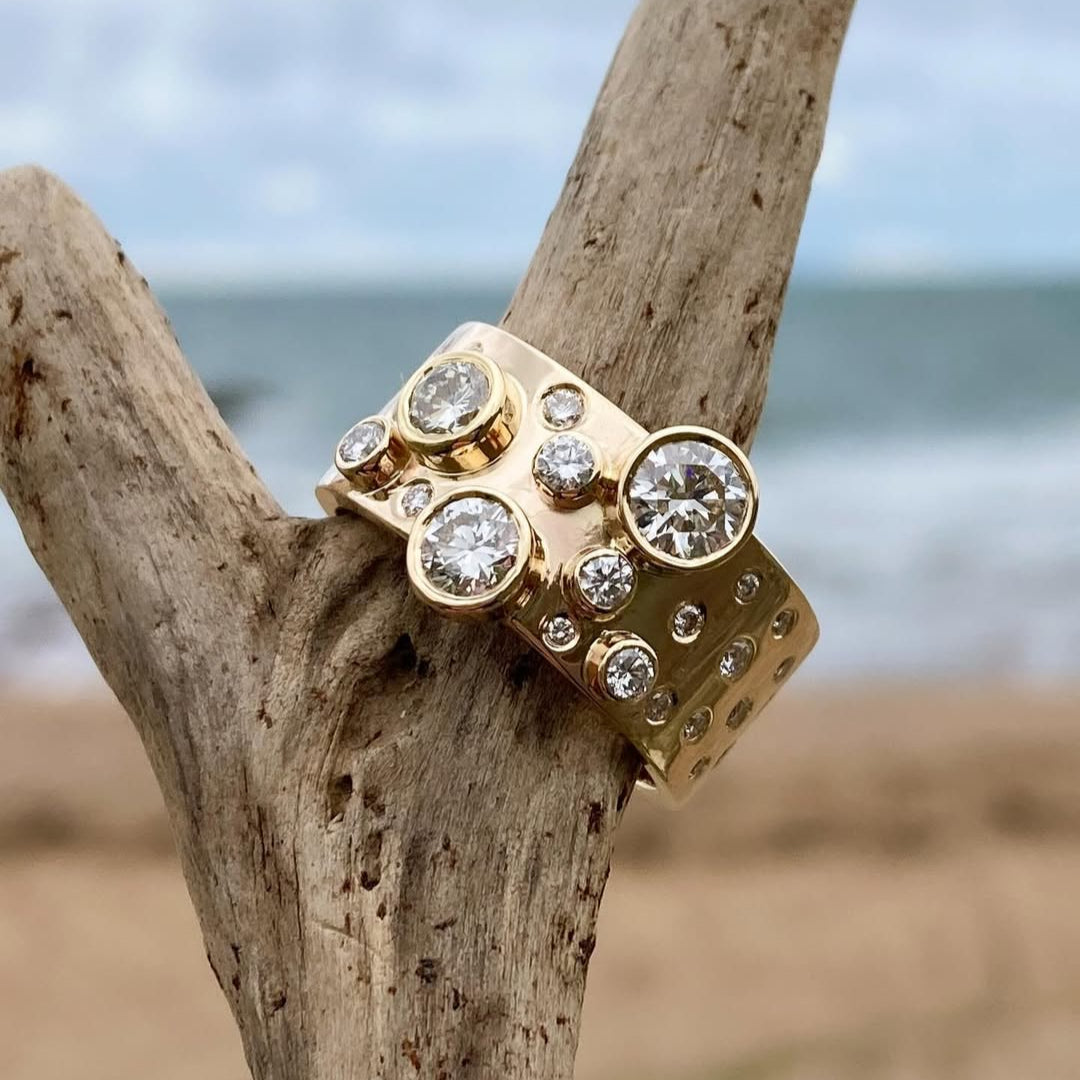 Showstopper Multi Diamond Wide Ring in 18ct Gold