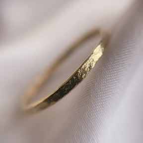 Slim 18ct yellow gold Rustic ring - Boutee