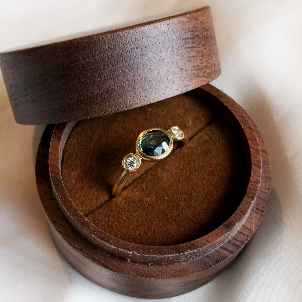 Commission: Blue/Green Sapphire andDiamond engagement ring - Boutee