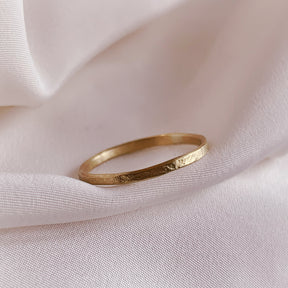 Slim 18ct yellow gold Rustic ring - Boutee