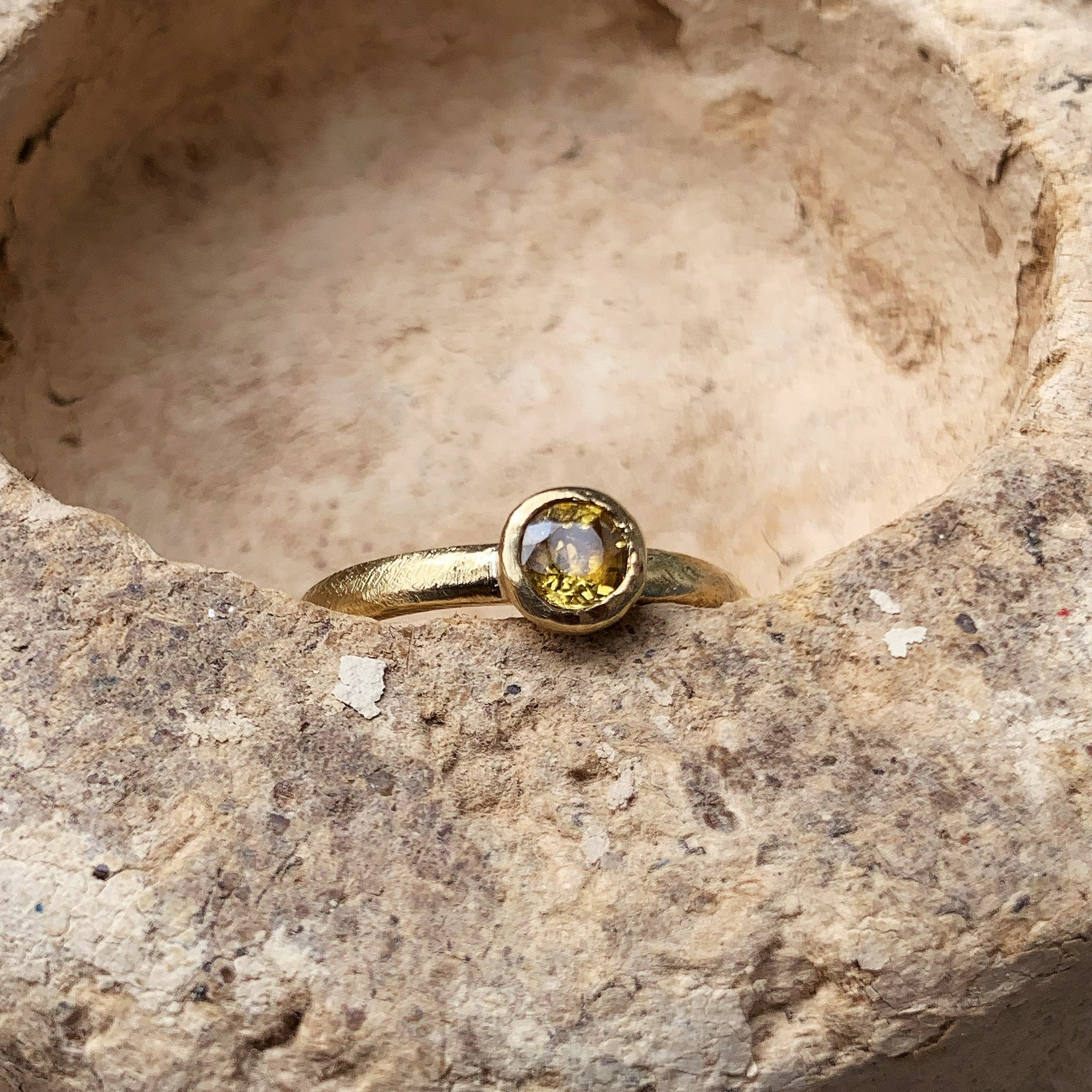 Yellow sapphire solitaire engagement ring - Boutee