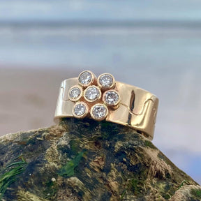 Diamond Cluster Coastline Engraved Ring in 18ct Gold