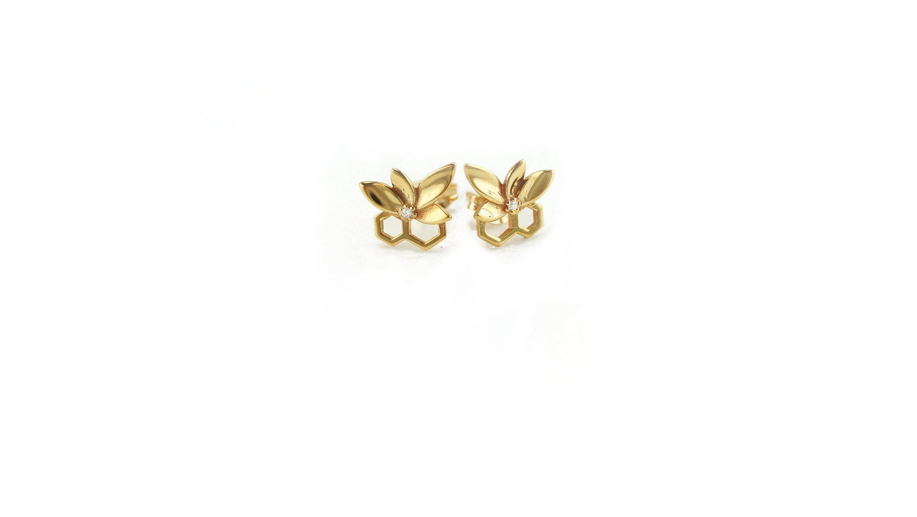 Bee Alive: 18ct Yellow Gold Plated Stud Earring - Boutee