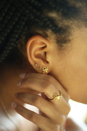 Bee Alive: 18ct Yellow Gold Plated Stud Earring - Boutee