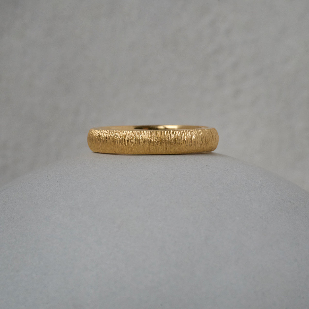 Striation Court Ring Band