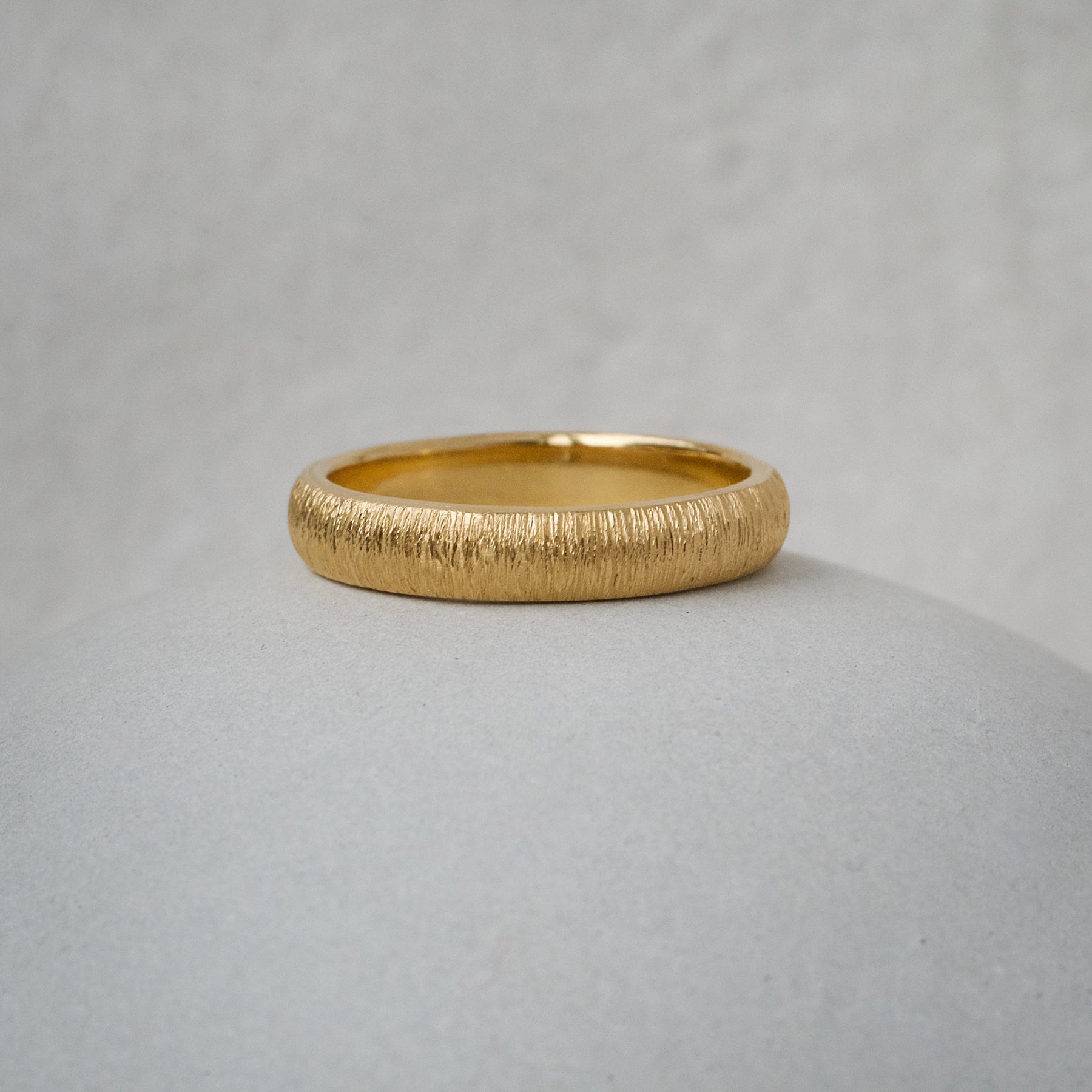 Striation Court Ring Band