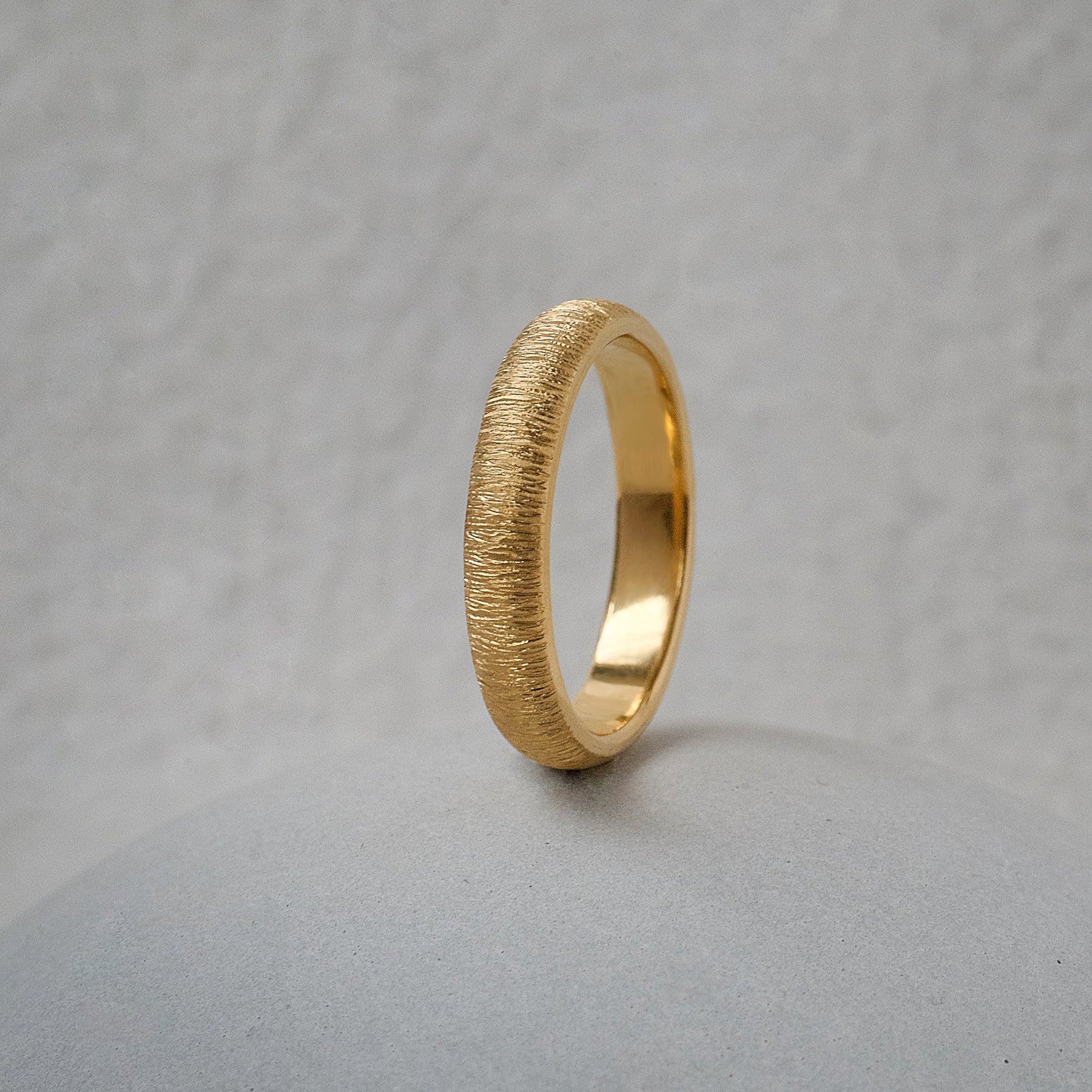 Striation Court Ring Band