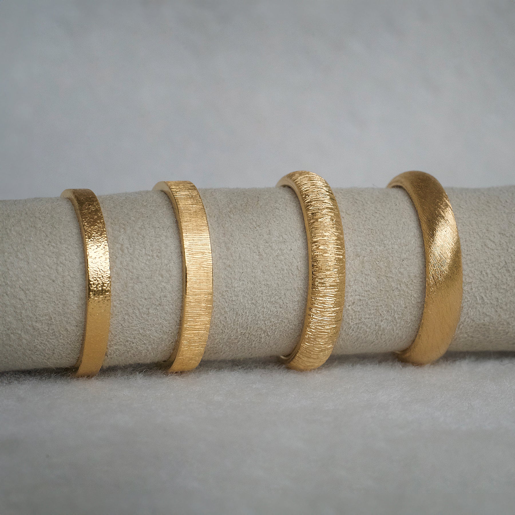 Striation Court Ring Band