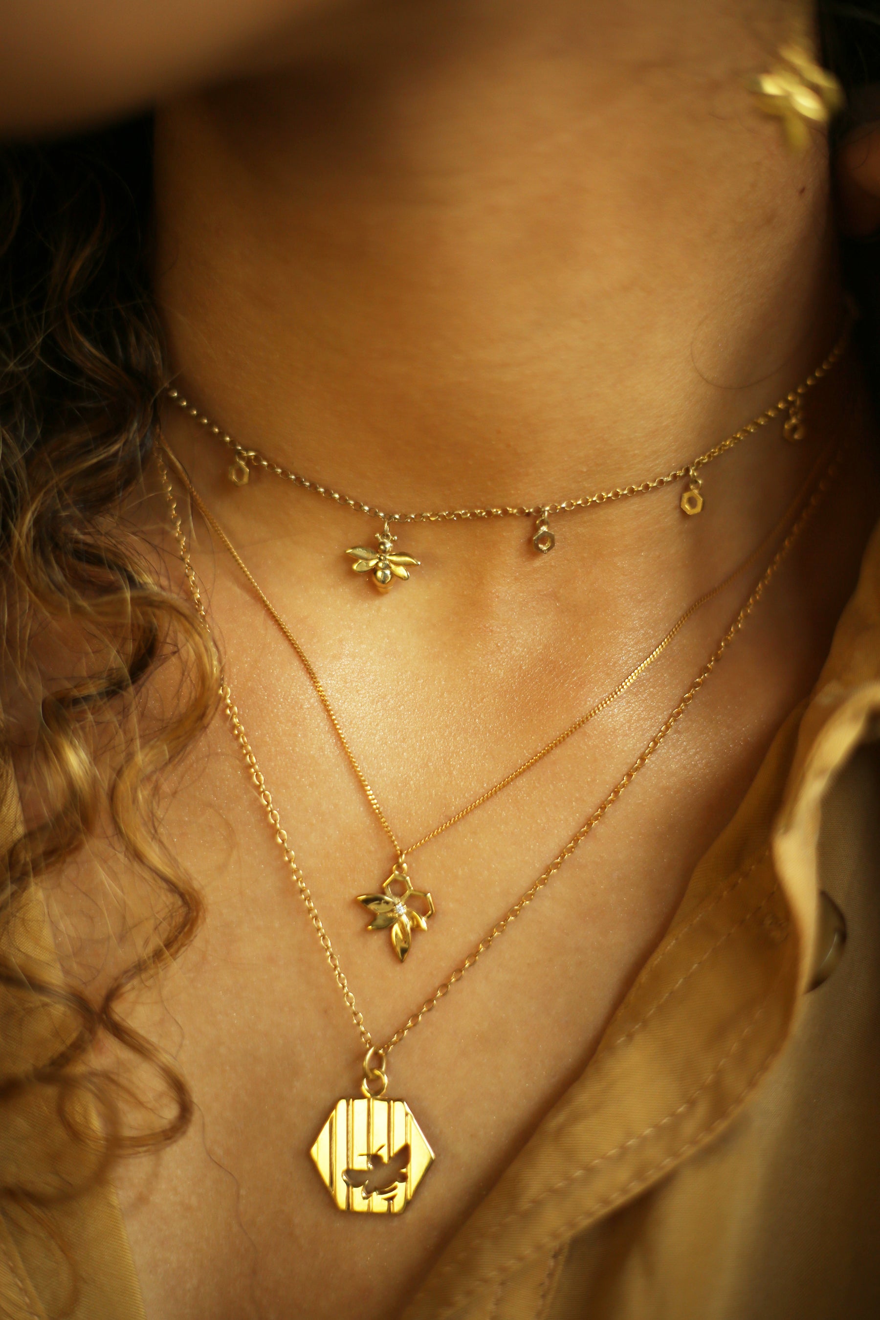 Bee Alive: 18ct Yellow Gold Plated Bee Choker - Boutee