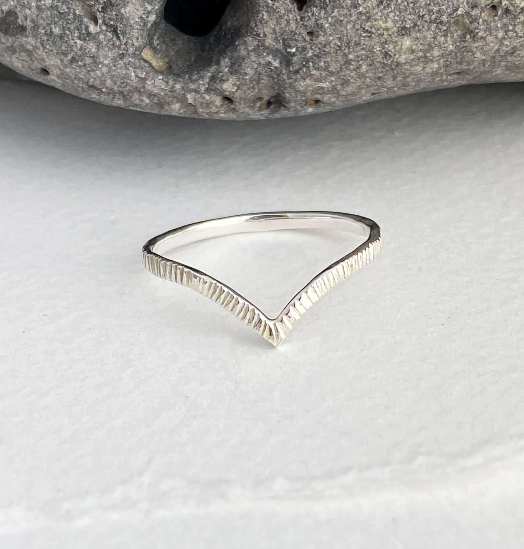 Etched Wishbone Ring - Boutee