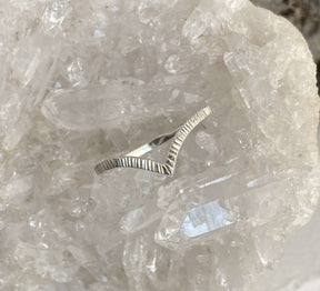 Etched Wishbone Ring - Boutee