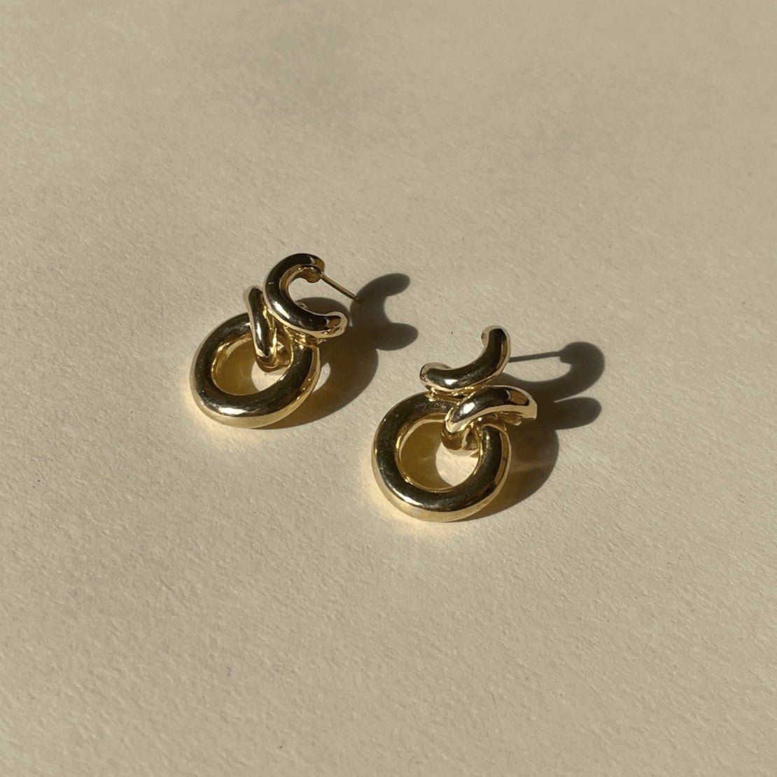 Rollo Link Earrings - Boutee