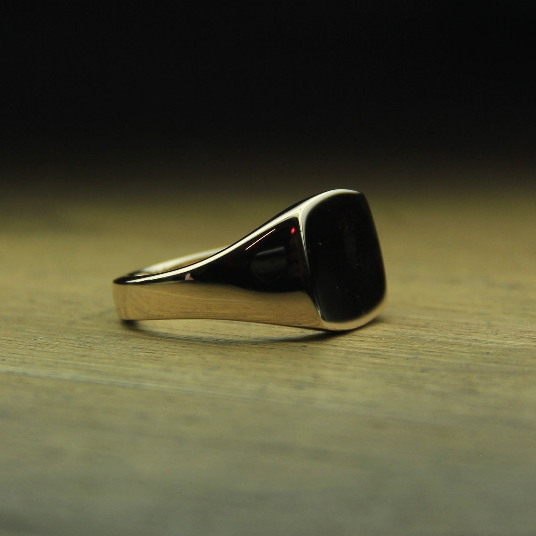 9ct Yellow Gold Signet Ring - Boutee